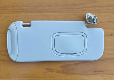 Viseira solar direita lateral do passageiro Fiat 500X 2016-2020 SEM ILUMINAÇÃO FABRICANTE DE EQUIPAMENTO ORIGINAL - Imagem 1 de 4