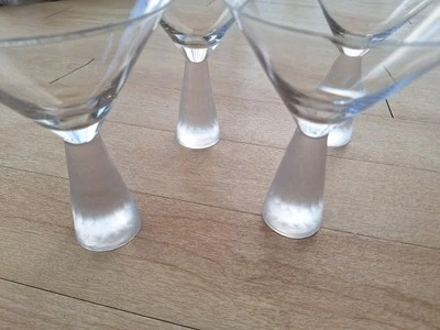 Juego de 3 vasos Artland Prescott Martini esmerilados con vástago de panal + 1 bonificación Foto 1 de 4