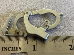 Singer Touch & Sew Model 750 – Removal Hook & Feed Gear   * - Picture 1 of 1