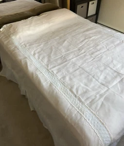 VINTAGE Pale Pink Twin 76"x 66" Embrodiered Bed Spread Thin Delicate Spread 60s - Picture 1 of 14