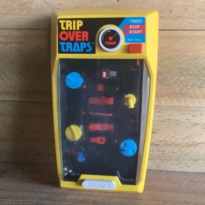 TOMY TRIP OVER TRAPS - JUEGO ARCADE ELECTRÓNICO PORTÁTIL FUNCIONANDO - Imagen 1 de 8