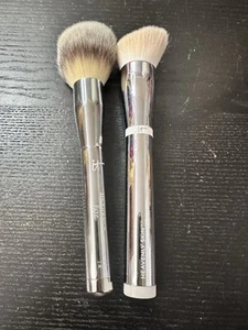 IT Cosmetic Two Makeup Brushes Wand Ball Powder, And Skin Smoothing Complexion - Picture 1 of 10