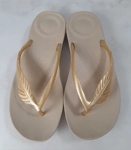FITFLOP IQUSHION FEATHER SIZE 7/41 BEIGE/GOLD FLIP FLOPS SANDALS VGC FREE P&P - Picture 1 of 9