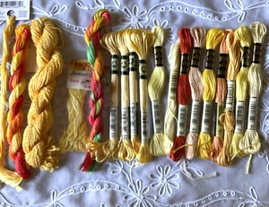 Thread Collection Lot of 18 Skeins Yellows DMC Weeks Overdyed Floss Mardi Gras - Picture 1 of 6