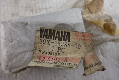 AJUSTADOR DE CADENA TRASERO NUEVO YAMAHA OEM 1983 YZ250 1984 YZ490 39X-25388-00 Foto 1 de 4