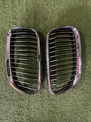 Conjunto de grelha renal LCI OEM 2011 BMW 335i   - Imagem 1 de 4