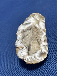 Agate geode half cut and polished with druzy crystal filled center 2.25" 35g - Picture 1 of 8