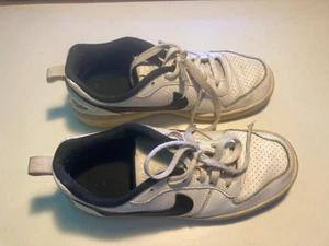 NIKE Sportschuhe, Snekaer in Lederoptik, weiß/ schwarz, Größe 40 - Bild 1 von 17