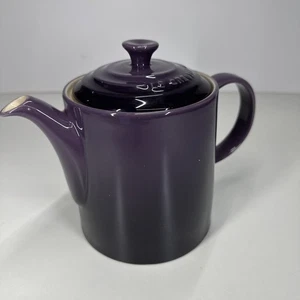 Tetera Le Creuset Cassis púrpura mediana gran gres cerámica 1,3 L artículos para el hogar en muy buena condición - Imagen 1 de 12