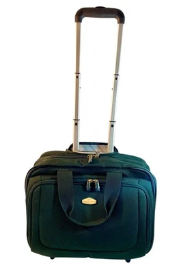 Ricardo Beverly Hills Carry On Luggage Bag Wheels 17x14x9 Green Barely Used - Image 1 of 4