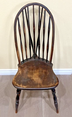 Silla Windsor antigua con respaldo de arco con soporte trasero, años 20, ebonizada Foto 1 de 4