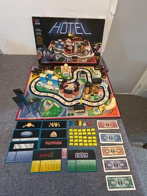 VINTAGE MB Hotel Board Game 1986 SPANISH LANGUAGE VERSION Complete exc Lamposts - Image 1 of 4