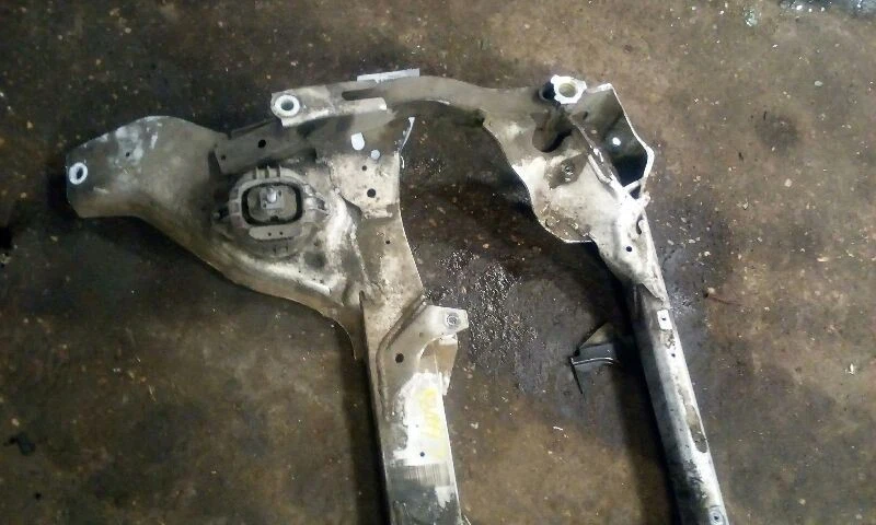 Suspensión delantera Crossmember/K-Frame tracción trasera cupé para BMW 328i 735780 07-13 Foto 1 de 4