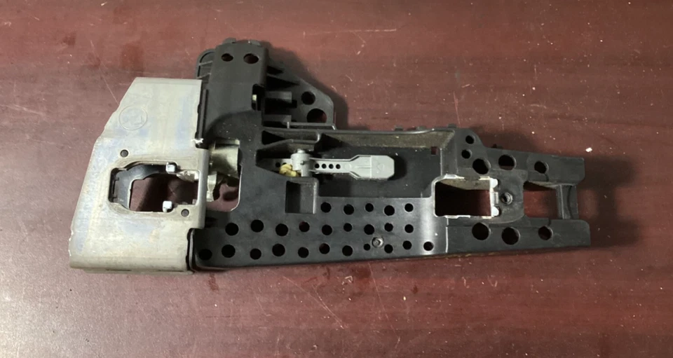 2009-2016 AUDI A4 A4 QUATTRO Front Left Side Exterior Door Handle Bracket OEM. - Image 1 of 4