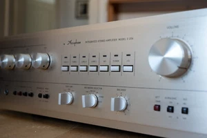 Accuphase E-206 - professionell revidiert bei "good-old-hifi" mit Holzwangen - Bild 1 von 22