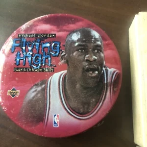 Upper Deck Flying High Michael Jordan 1998 Metal Card Set Tin NUOVO sigillato in fabbrica - Foto 1 di 6