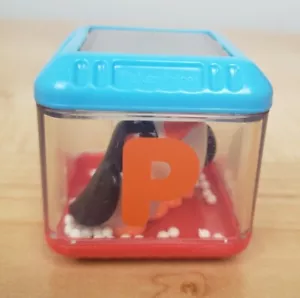 Alfabeto Lettera P Pinguino Fisher Price Peek A Boo Blocco - Foto 1 di 7