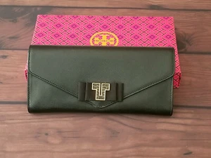 Tory Burch Black Deco T Patent Saffiano Clutch - New With Tags - Picture 1 of 6