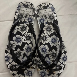 Kate Spade Nova Flip Flops Floral Print Thong Sandals Womens 7 Beachy Boho - Picture 1 of 4
