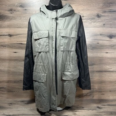 Chaqueta cargo DKNY verde para mujer talla pequeña con cremallera y capucha manga larga Foto 1 de 4