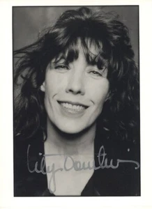 LILLY TOMLIN AUTOGRAPHED VINTAGE HAND- SIGNED PHOTO - THE BEST ON EBAY! - Picture 1 of 1