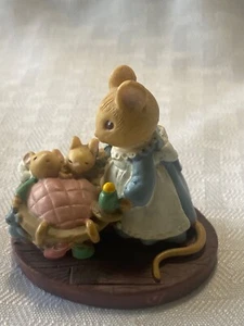 Forest Friends Figurine By Avon ~ All Tucked In ~ Mama Mouse And Mice Babies 2”T - Picture 1 of 5