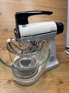 Sunbeam Mixmaster Stand Mixer Model 01960 Glass Bowls 12 Speeds Vintage Tested - Picture 1 of 8