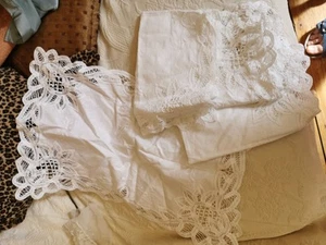 4 WHITE COTTON AND LACE RECTANGULAR PLACE MATS WITH LACEY BORDERS 20 X 14INCHES - Picture 1 of 6