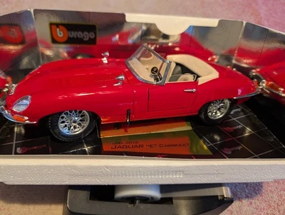 Burago Colección Especial Diecast 1961 Jaguar "E" Cabriolet Rojo 1:18 Italia Nuevo de Lote Antiguo Foto 1 de 4