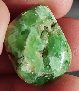 ¡Increíbles cristales de anapaita verde manzana pulidos en la carcasa! - Imagen 1 de 3
