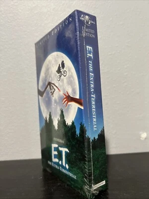 E.T. ET The Extra Terrestrial VHS 1982 Rare Green and Black Tape Spielberg  - Image 1 of 4
