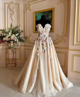 Flower Lace Embroidery Wedding Dresses Tulle A-line Strapless Elegant - Image 1 of 4