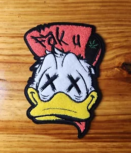 La tua anatra preferita dice Fak U! Ciniglia 7" e ferro ricamato su toppa! - Foto 1 di 1
