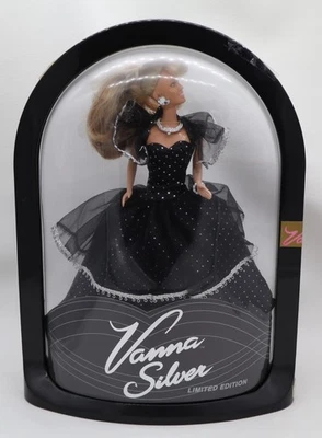 Muñeca Barbie Vanna Blanca PLATA Mattel NRFB Foto 1 de 4