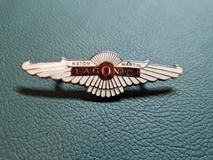 Insignia esmaltada original genuina usada Aston Martin Lagonda - Imagen 1 de 4