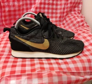 Nike MD Runner 2 Trainers Shoes Size 5.5 Black Gold Grey 916797-007 Womens - Picture 1 of 11
