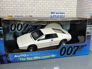 1:18 *BOXED* AUTOart James Bond 007 Lotus Esprit Type 79 White 75300 MODEL CAR!! - Picture 1 of 6