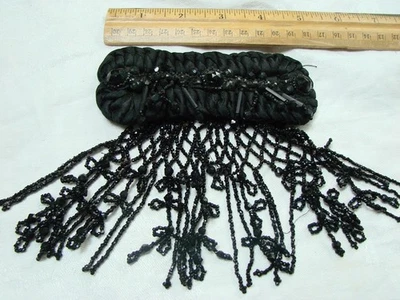 Antiguo aplique de cuentas de modista con flecos negro azabache en muy buena condición victoriana Foto 1 de 4