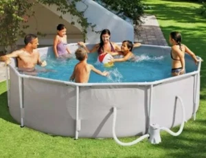 Swimming pool - Picture 1 of 2