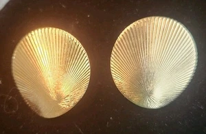 Vintage Crown Trifari Gold Tone Sea Shell Seashell Scallop Clip-On Earrings MCM - Picture 1 of 3