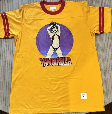 Camiseta de fútbol Supreme Vampirella amarilla/roja mediana Foto 1 de 4