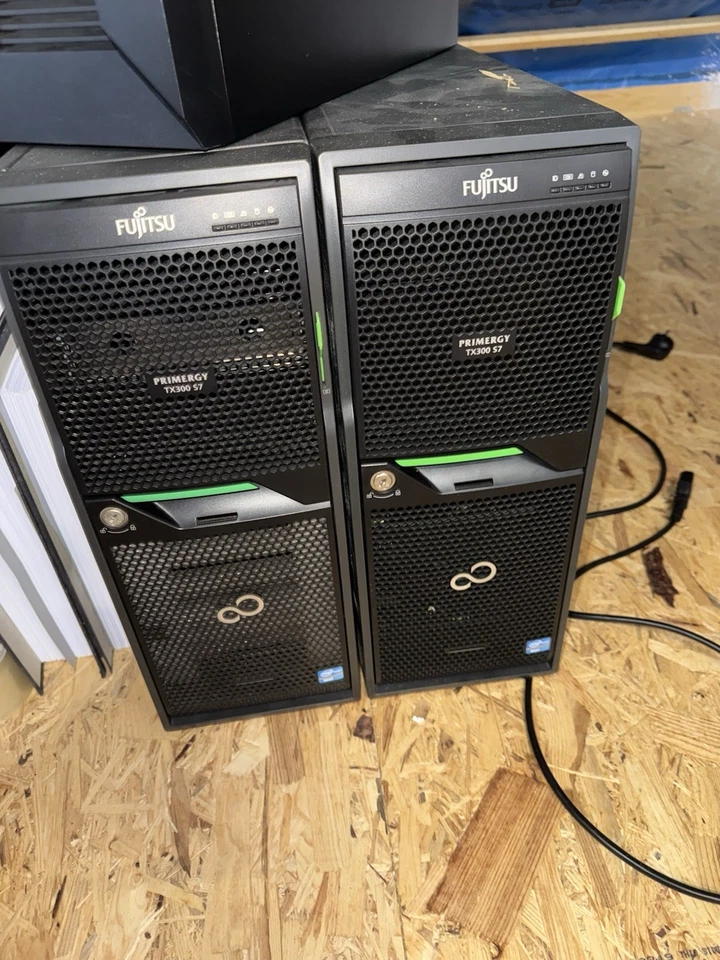 FUJITSU PRIMERGY TX 300 S7 E5 2670, 16GB, 16x SFF 2,5", RAID D2616, 2x PSU 800W - Bild 1 von 1