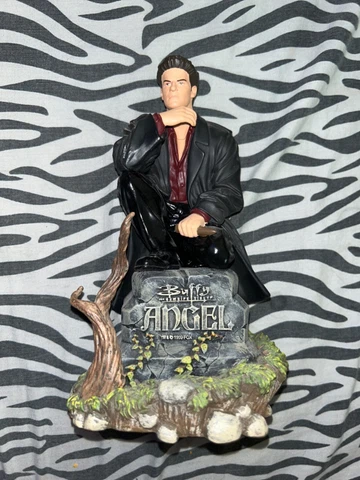 Angel 1999 Light Weight Statue 8” Buffy The Vampire Slayer Rare Cover