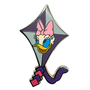 DLR Disney Daisy Duck Kites Cast Lanyard Series Trading Pin DC2S10 - Bild 1 von 4
