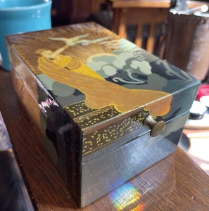 Vintage jewelry presentation box hand painted black lacquer - Picture 1 of 9