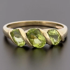 9ct Yellow Gold Peridot Three Stone Ring Size S Hallmarked - Picture 1 of 10
