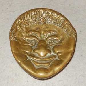 Vassoio spilla piatto vintage in ottone massiccio John BARLEYCORN Jolly Happy Man viso ragazzo - Foto 1 di 8