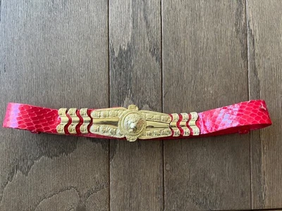 Cinturón Judith Leiber Oro Medallón Cabeza de León Hebilla Ajustable Rojo Piel de Serpiente LEER Foto 1 de 4