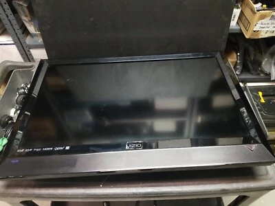 VIZIO E320VL 32-inch 720p LCD HDTV, missing stand & remote - Image 1 of 4