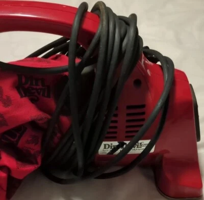  USARoyal Dirt Devil Hand Vac Vacuum Cleaner Model 08130 Red / Black Made In USA - Image 1 of 4